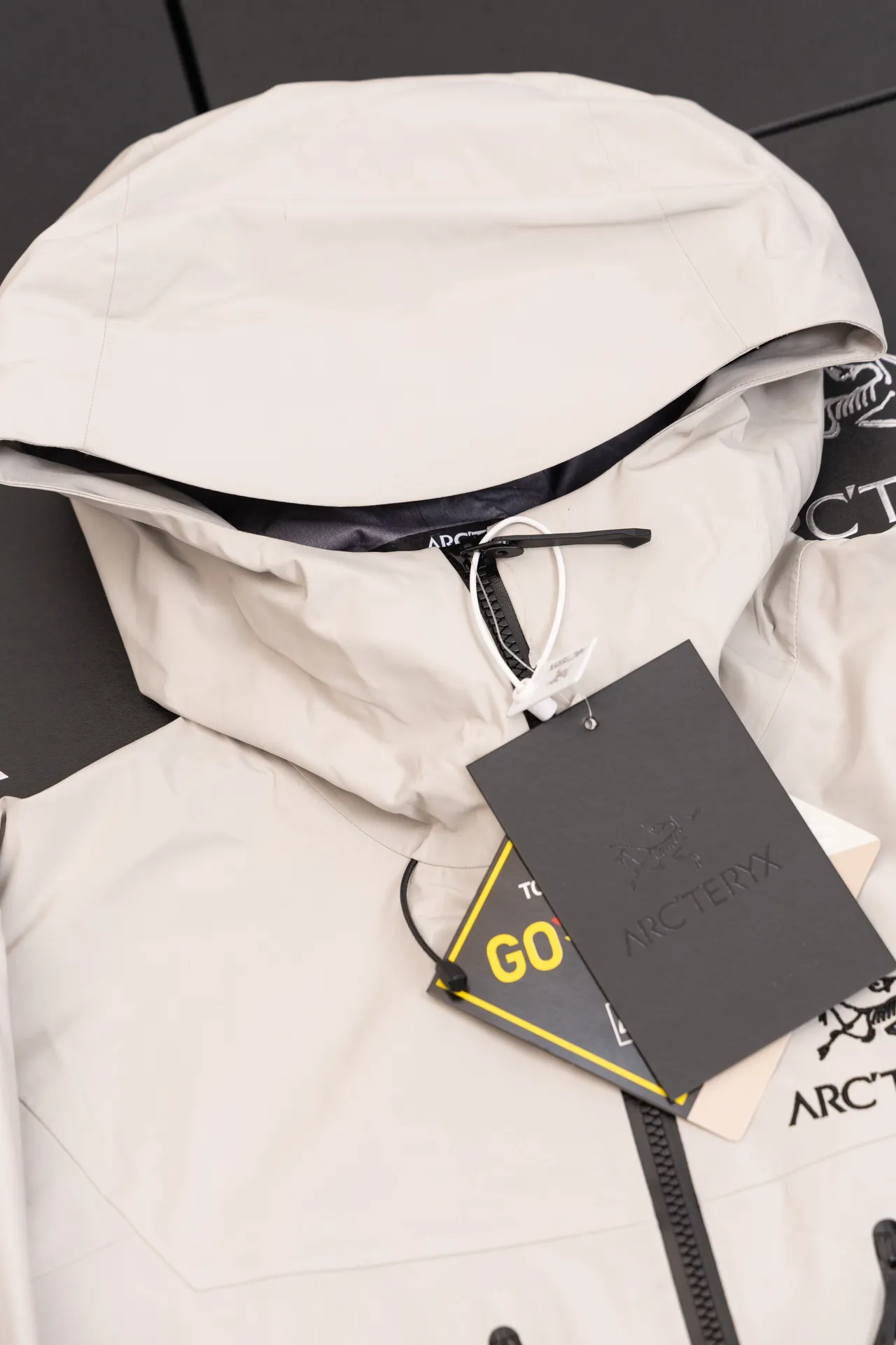 Quality ARC'TERYX SV Arcteryx Alpha SV GTX Same Style S XXL Premium ～ ！ ， 。 Recco ， ， ！ Authentic Gore-Tex ： 100% ＋ ＋20d ( )＋ Authentic ！ ！ ～ ， 。 。 ， ， ， 。 ， Quality 。 😊 Quality ！ Size：S/M/L/XL/XXL ： 81 83 86 88 90 ：117 122 128 132 136 ： 59 61 64 66 68 ： 53 55 58 60 62 S 80-120 M 110-150 L 140-170 XL 160 XXL 180 os ～